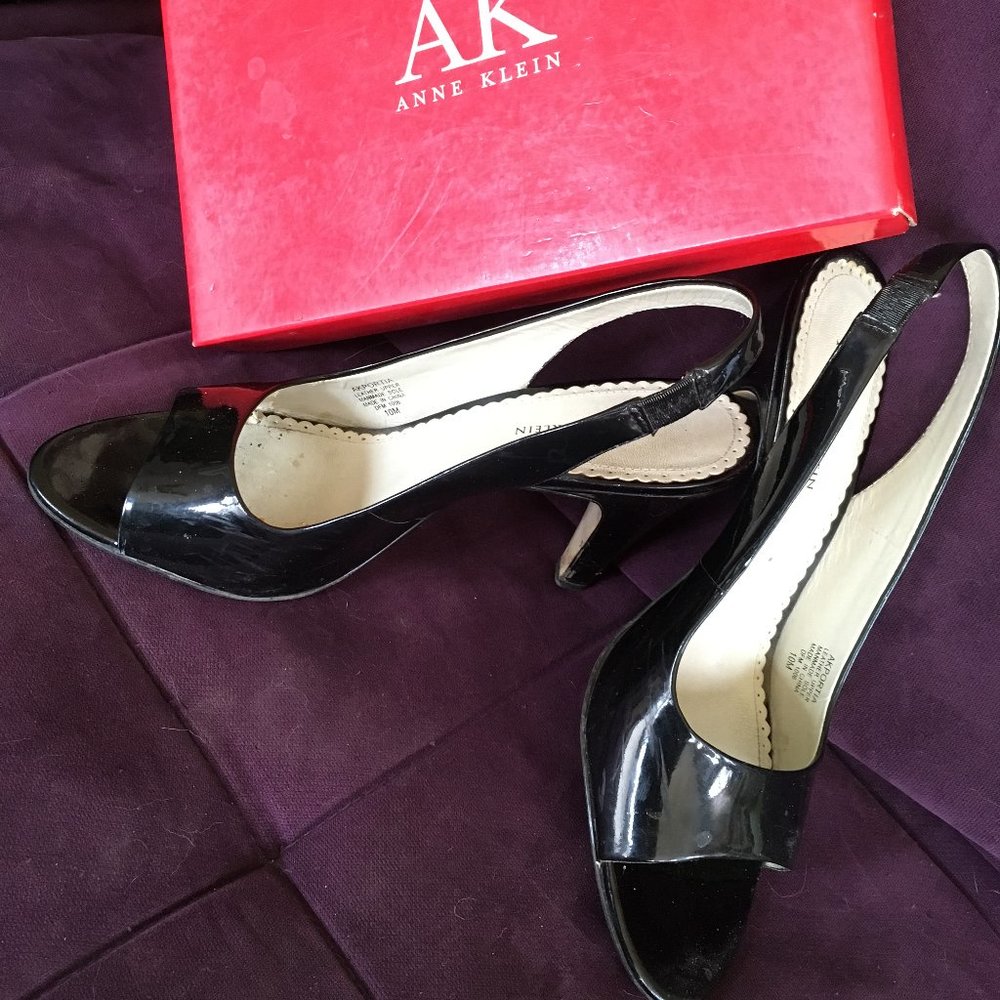 Anne Klein Black Patent dress-up shoes.